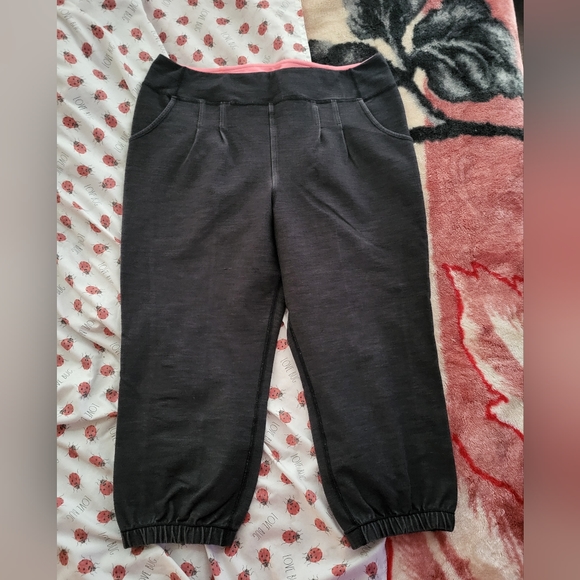 Lululemon crop pants, size 10. - Picture 12 of 16